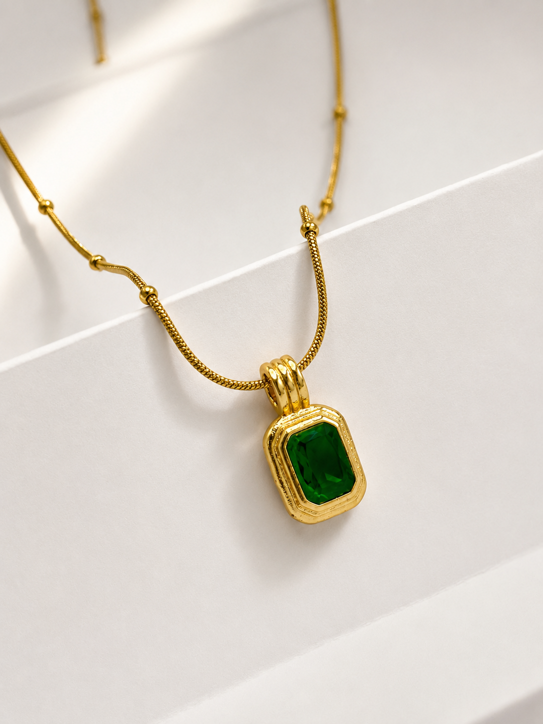 Emerald Glow Gold Pendant Necklace