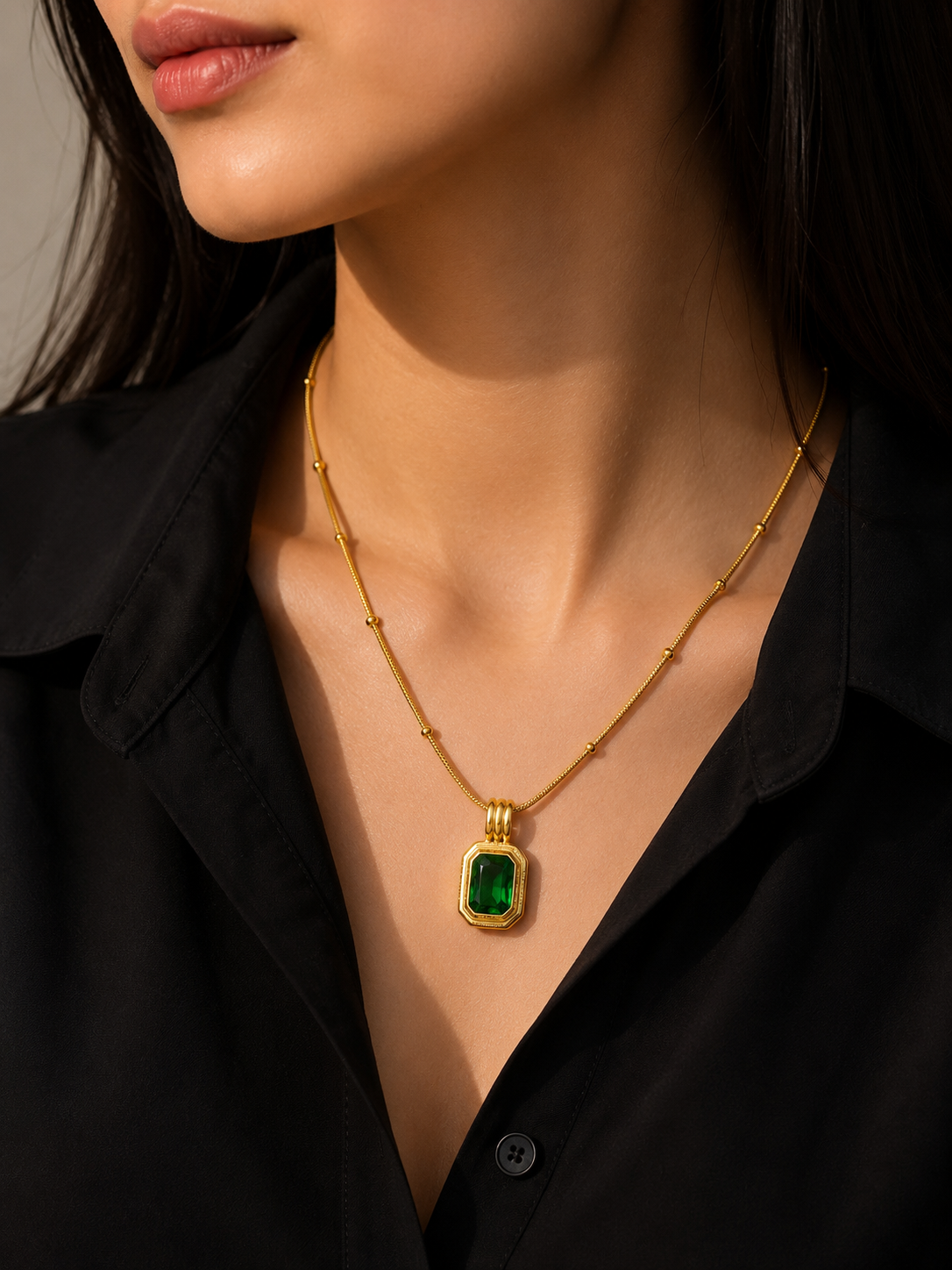 Emerald Glow Gold Pendant Necklace
